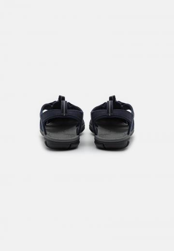 Спортивные сандалии