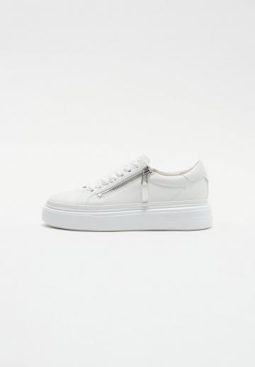 Гандбольные кроссовки