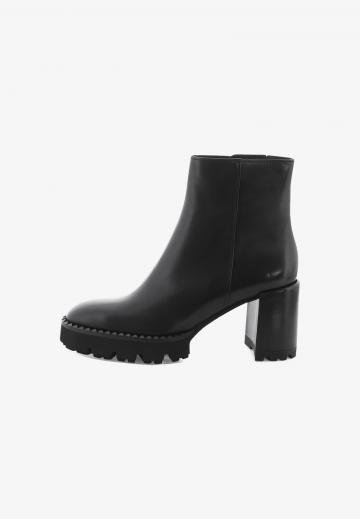 Полусапожки на высоком каблуке