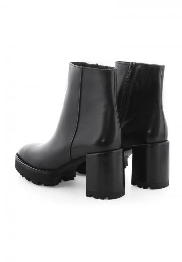 Полусапожки на высоком каблуке