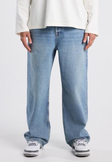 Прямые джинсы