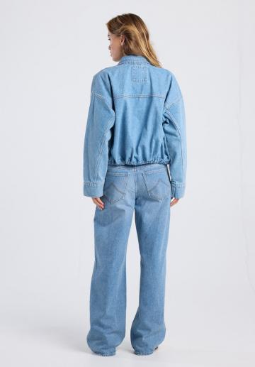 Джинсовая куртка