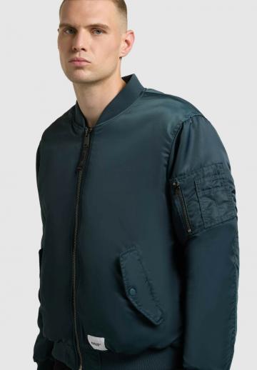 Куртка бомбер
