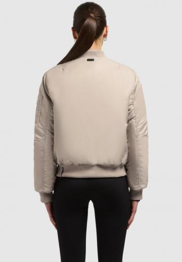 Куртка с накладнымит карманами