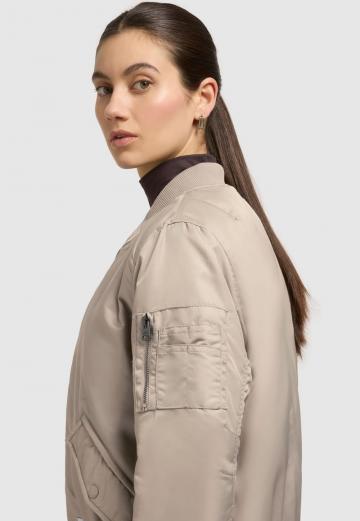 Куртка с накладнымит карманами