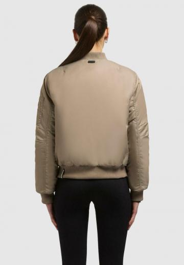 Куртка с накладнымит карманами