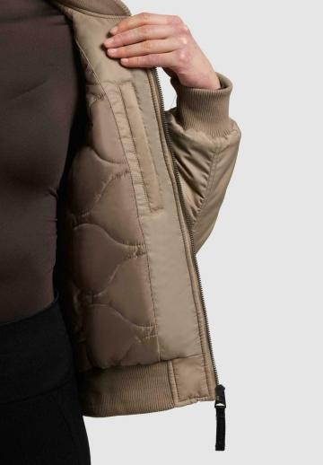 Куртка с накладнымит карманами