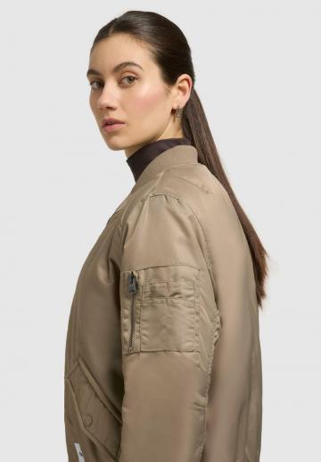 Куртка с накладнымит карманами