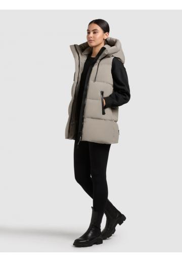 Длинный жилет