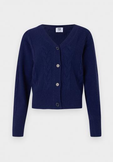 Жаккардовая вязаная кофта