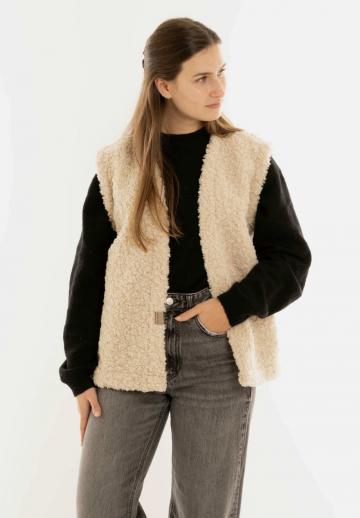 Длинный жилет