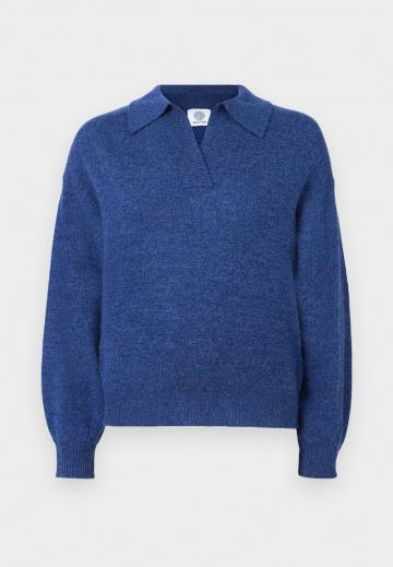 Пуловер с вырезом V