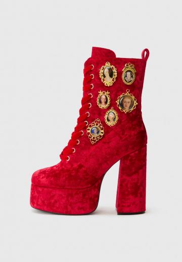 Ботинки на шнуровке