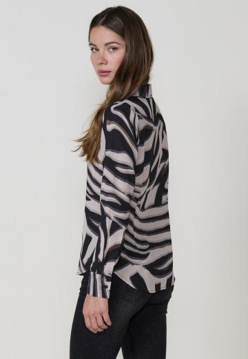 Атласная блузка