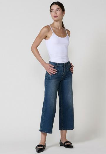 Короткие джинсы