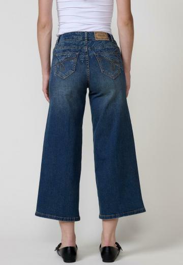 Короткие джинсы