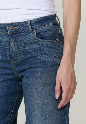 Короткие джинсы