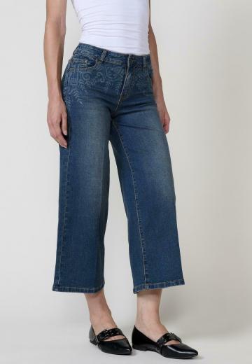 Короткие джинсы