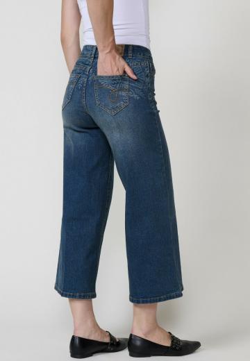 Короткие джинсы