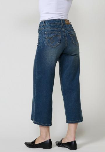 Короткие джинсы