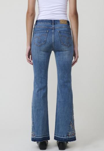 Клешеные брюки