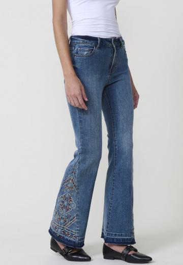 Клешеные брюки