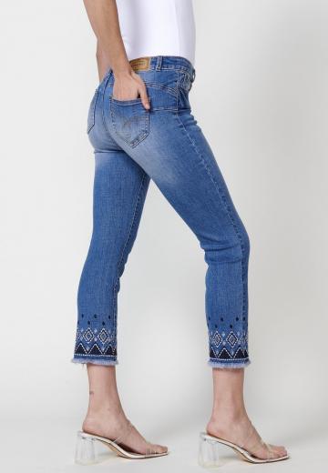 Короткие джинсы