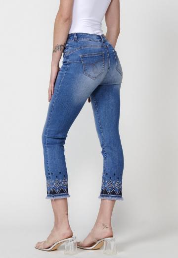 Короткие джинсы