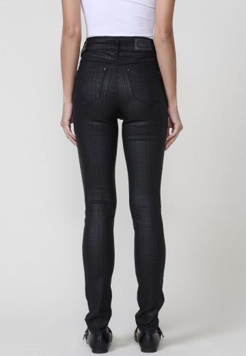 Узкие джинсы