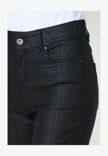 Узкие джинсы