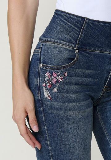 Узкие джинсы