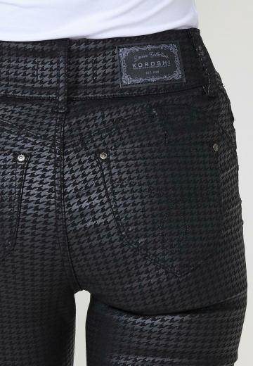 Узкие джинсы