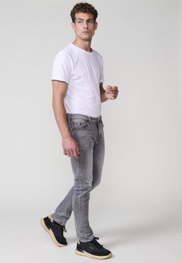 Узкие джинсы