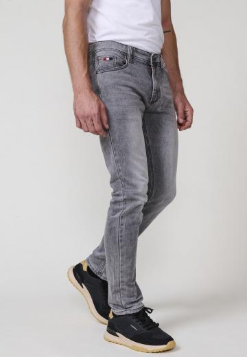 Узкие джинсы