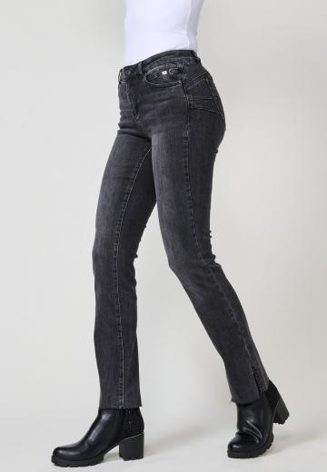 Прямые джинсы