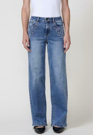 Прямые джинсы