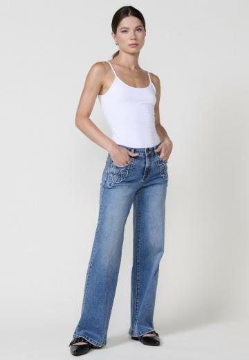 Прямые джинсы