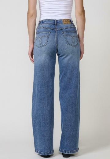 Прямые джинсы