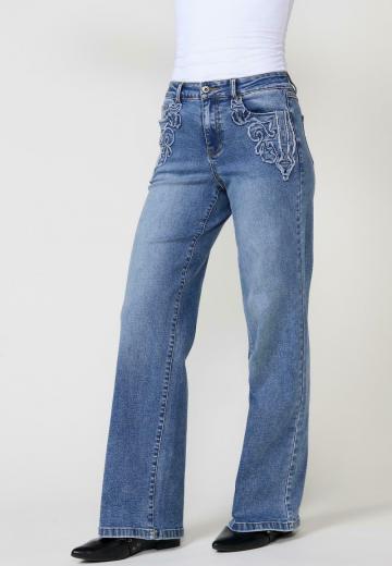 Прямые джинсы