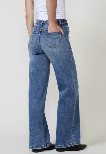 Прямые джинсы