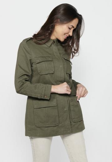 Куртка с накладнымит карманами