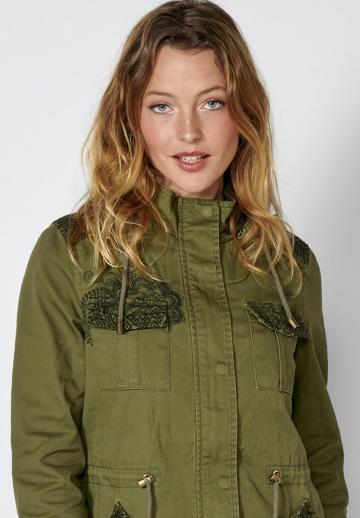 Куртка с накладнымит карманами