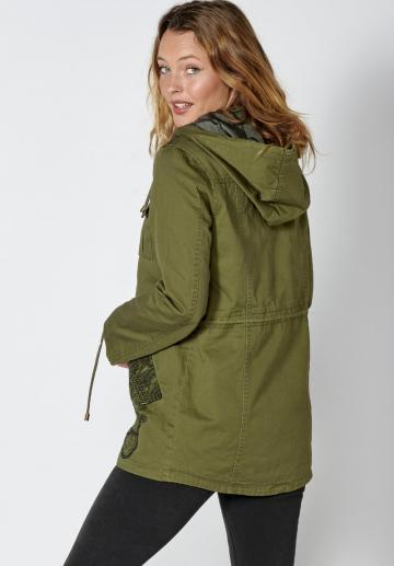 Куртка с накладнымит карманами