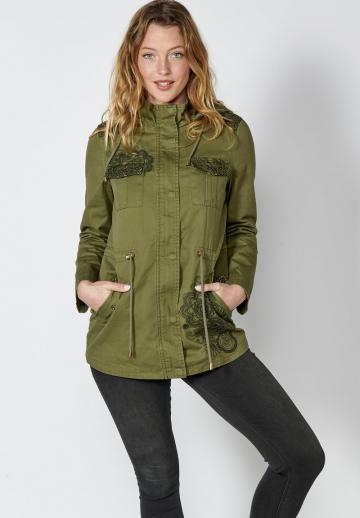 Куртка с накладнымит карманами