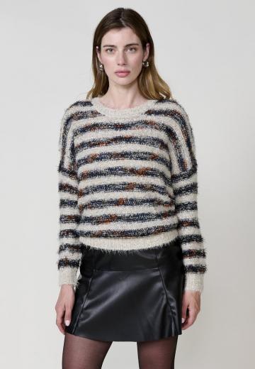 Пуловер в полоску