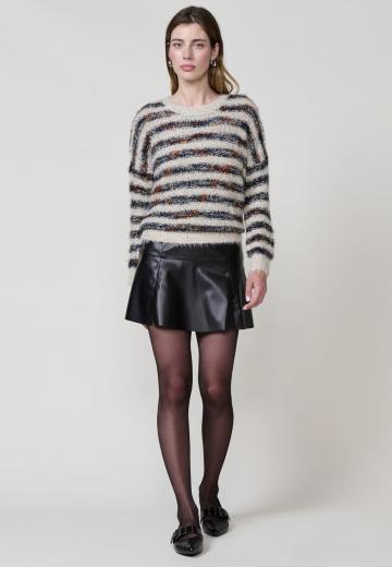 Пуловер в полоску