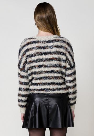 Пуловер в полоску