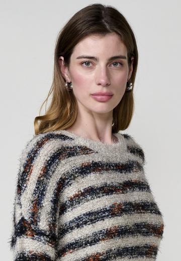 Пуловер в полоску