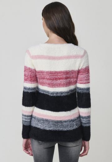 Пуловер в полоску