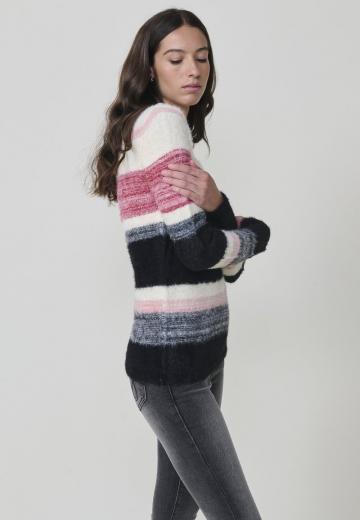 Пуловер в полоску